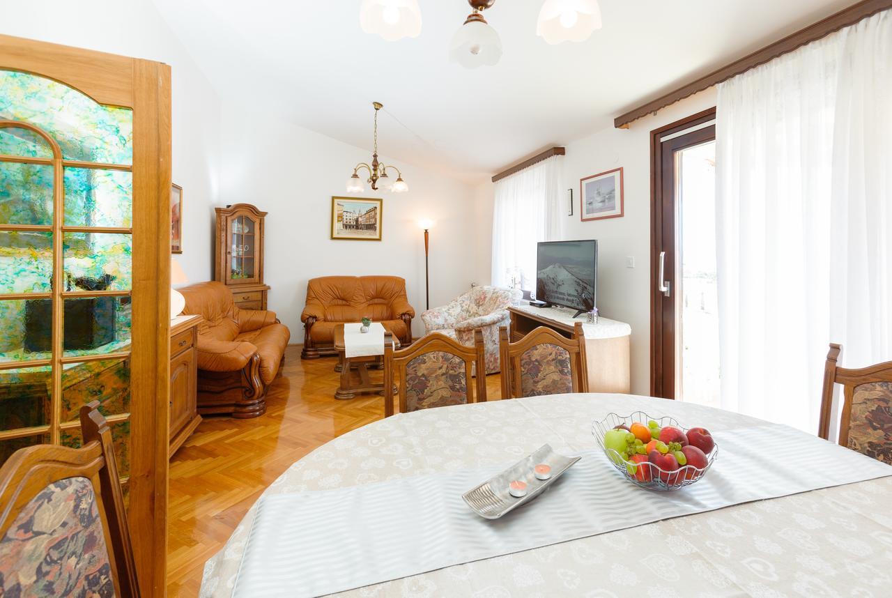 Villa Rosa Каштела Экстерьер фото
